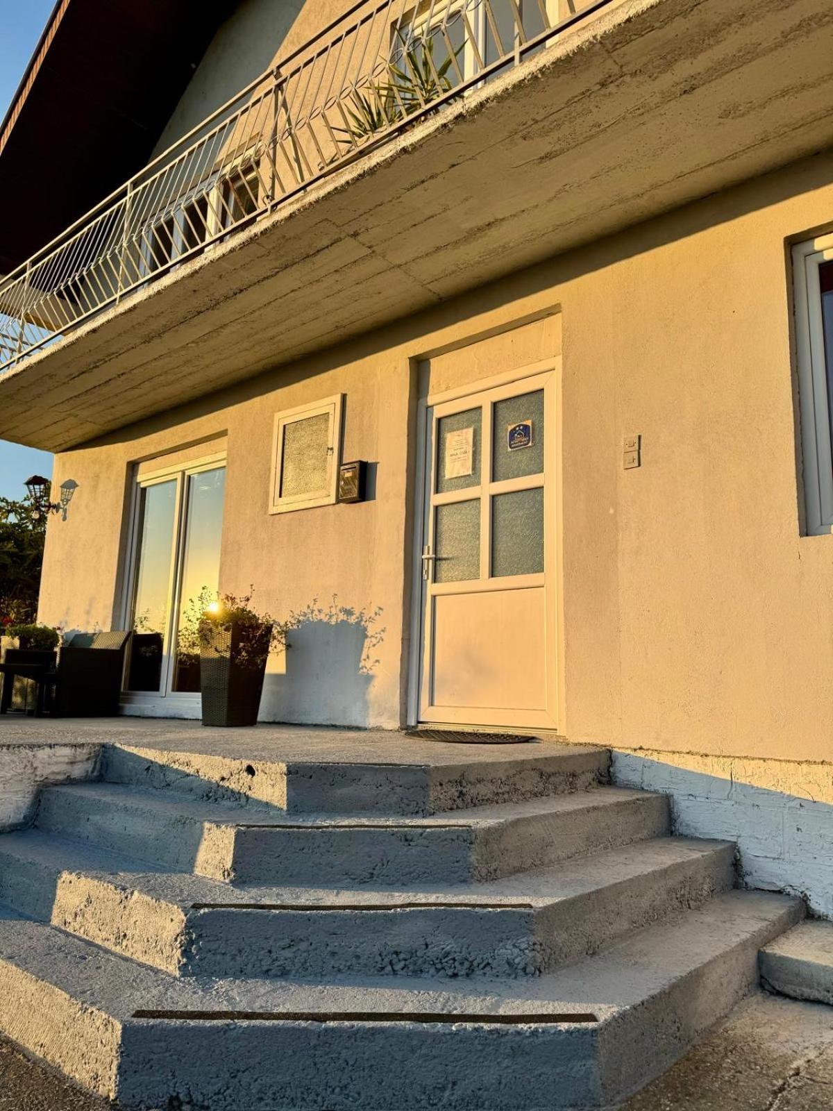 Apartament Mala Oaza Čačak Zewnętrze zdjęcie