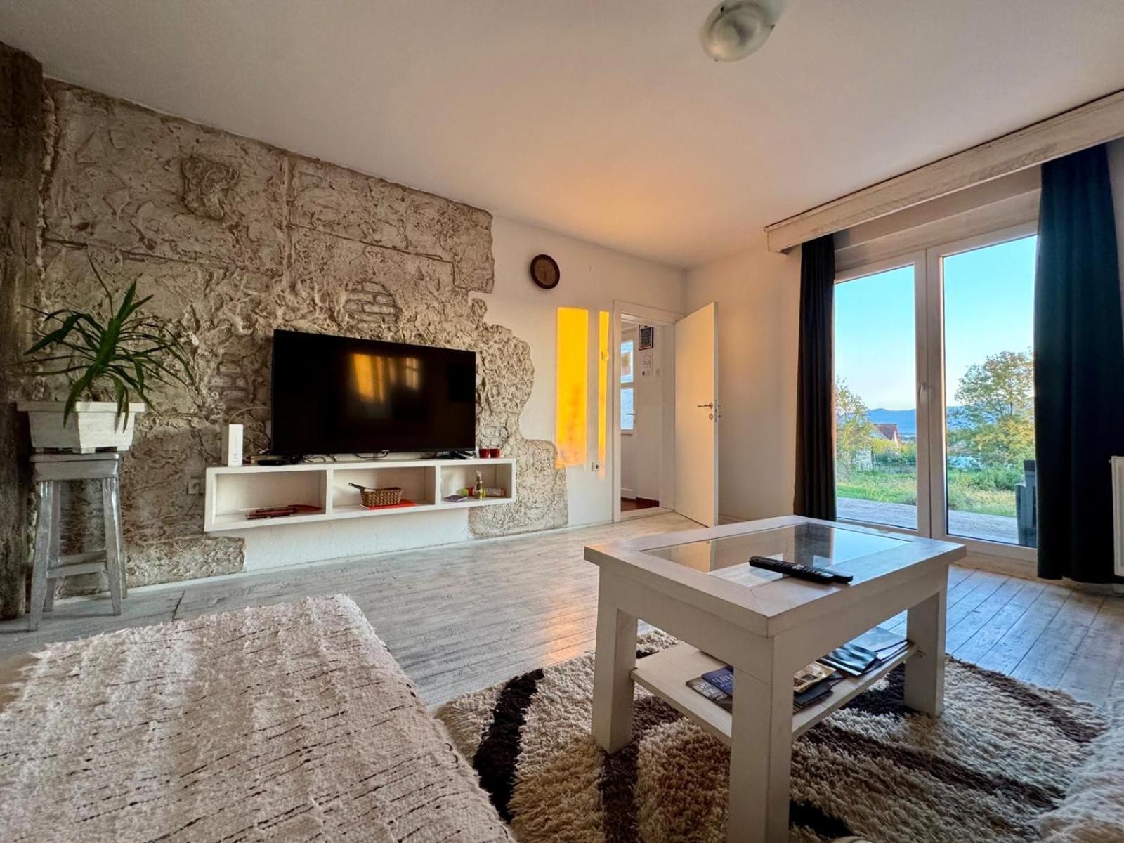 Apartament Mala Oaza Čačak Zewnętrze zdjęcie