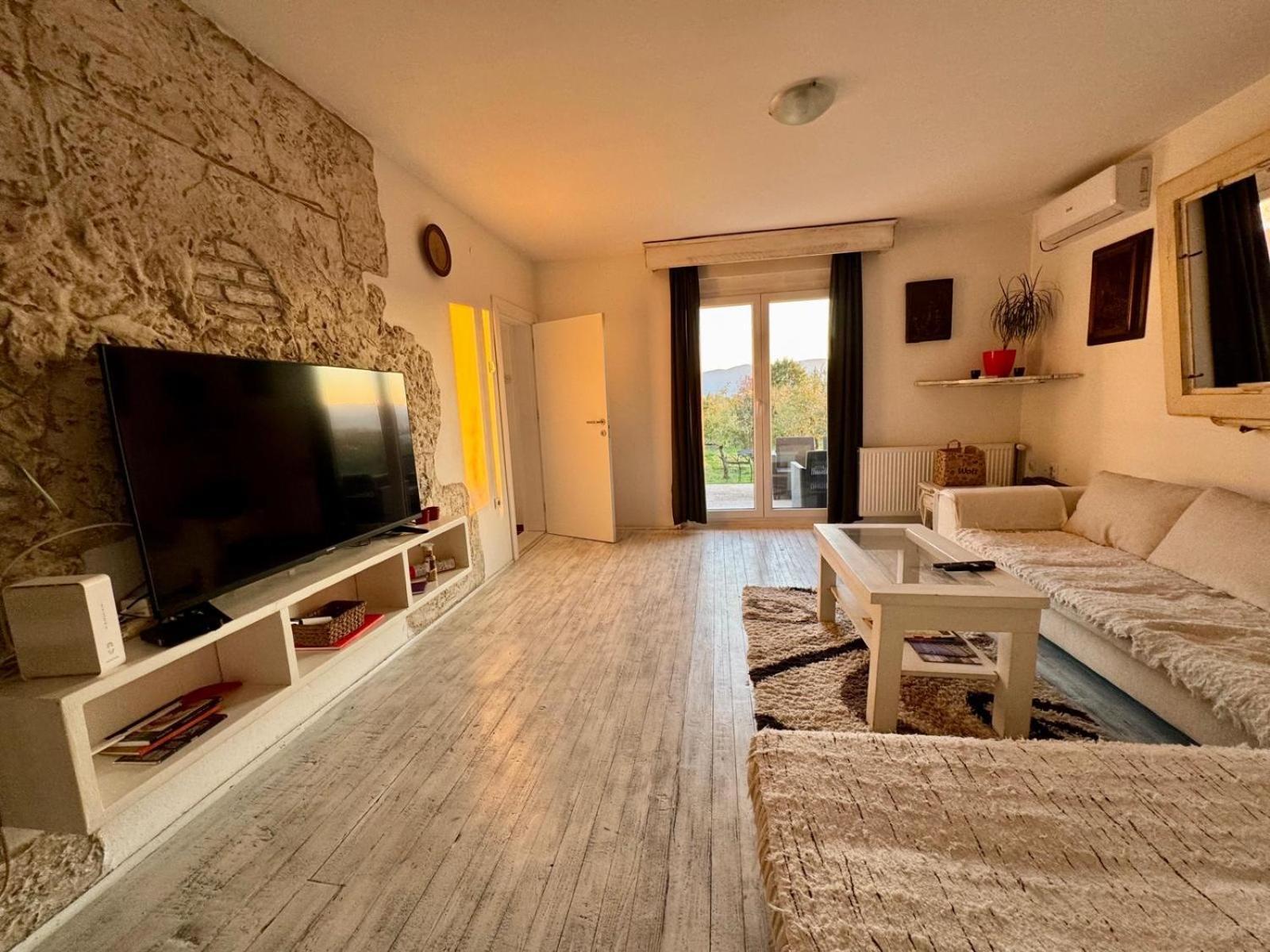 Apartament Mala Oaza Čačak Zewnętrze zdjęcie